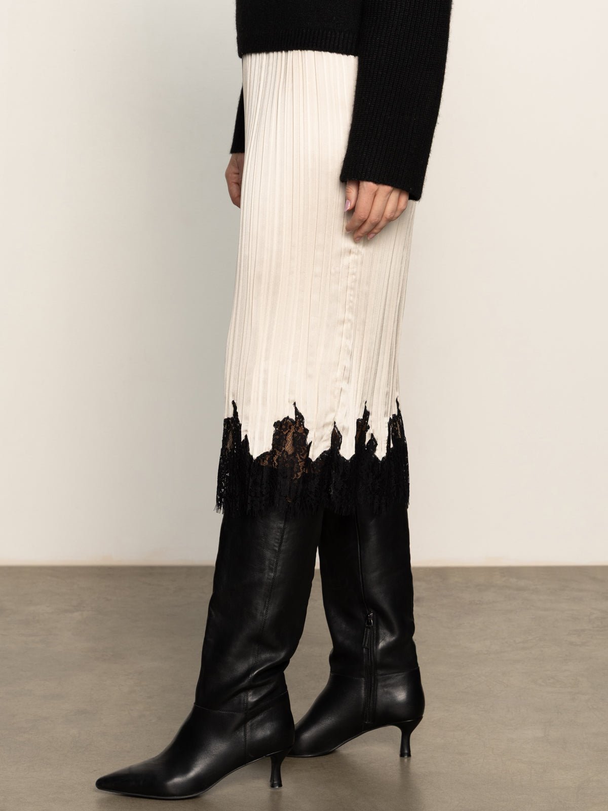 Evermore Pleated Midi Skirt Light Oat