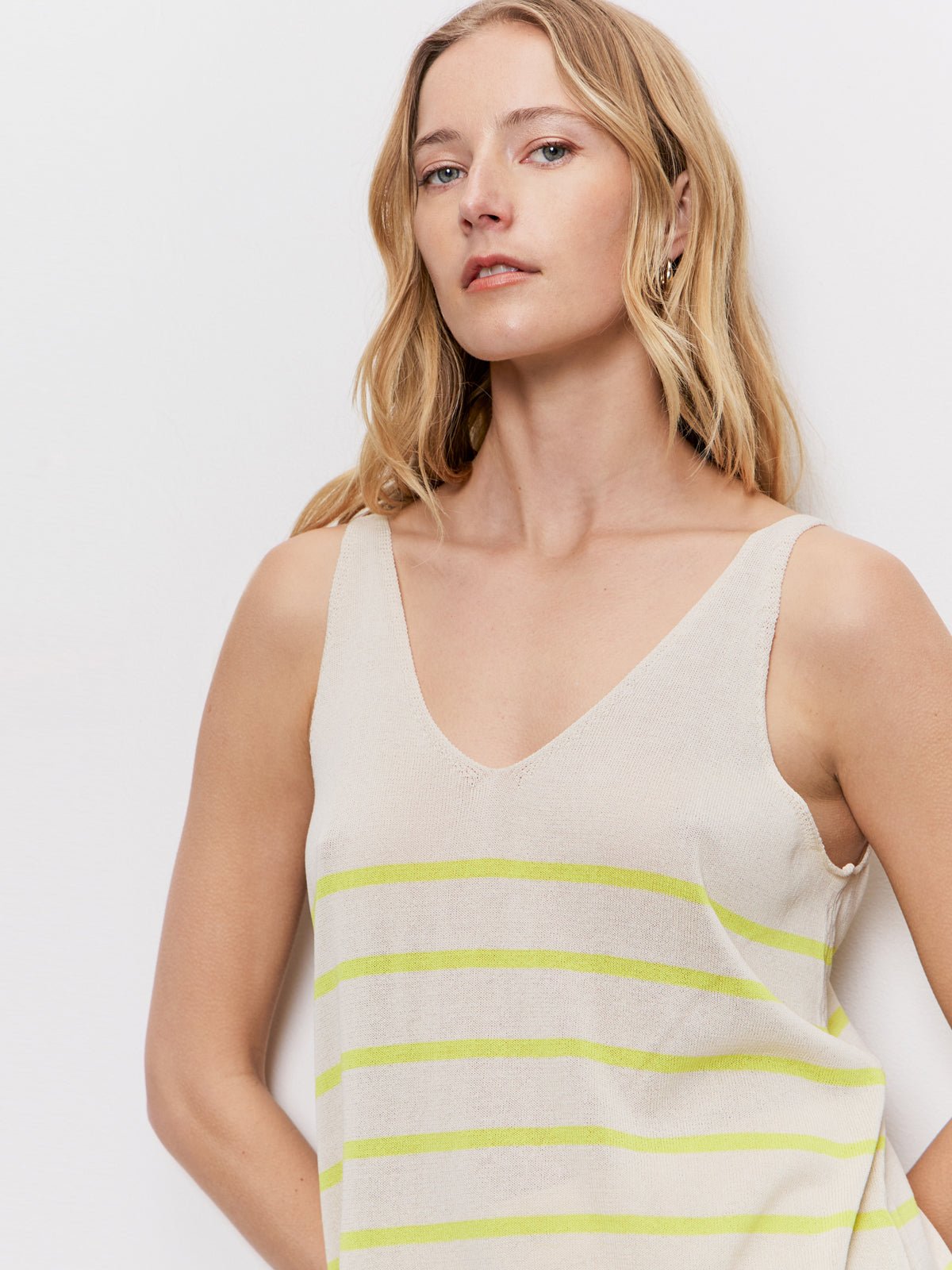V-Neck Knitwear Tank Muslin Desert Lime Stripe
